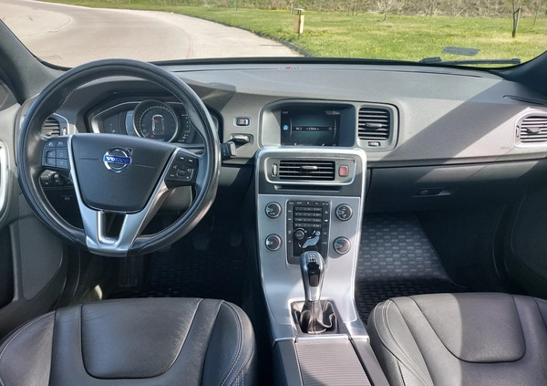 Volvo V60 cena 47900 przebieg: 251890, rok produkcji 2018 z Kęty małe 67